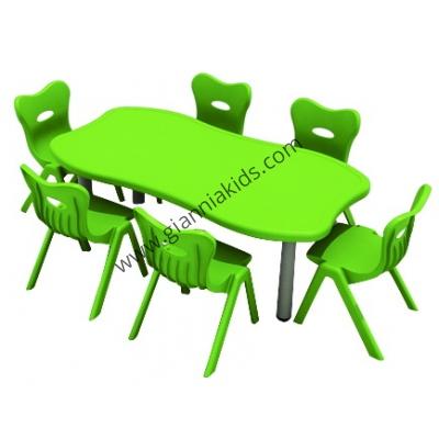 Plastic table