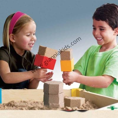 Sand sculpture playing geometry